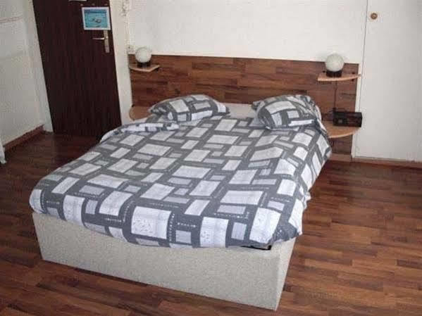 Hotel De France 라쇼드퐁 외부 사진